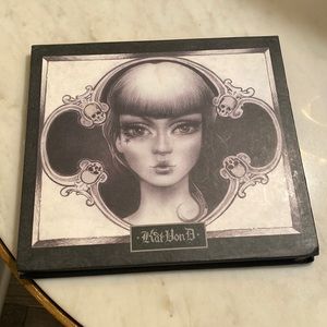 Kat Von D Spellbinding Eyeshadow Book